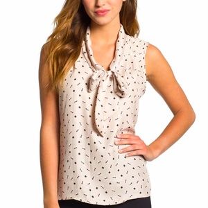 ❤️Tie neck sleeveless blouse
